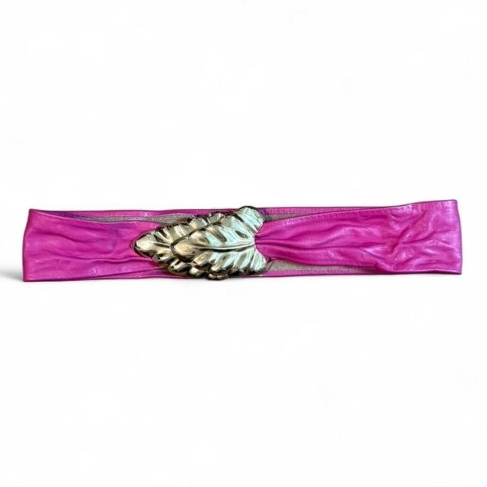 Vintage 80s Magenta Pink leather ruched belt with gold leaf buckle‎